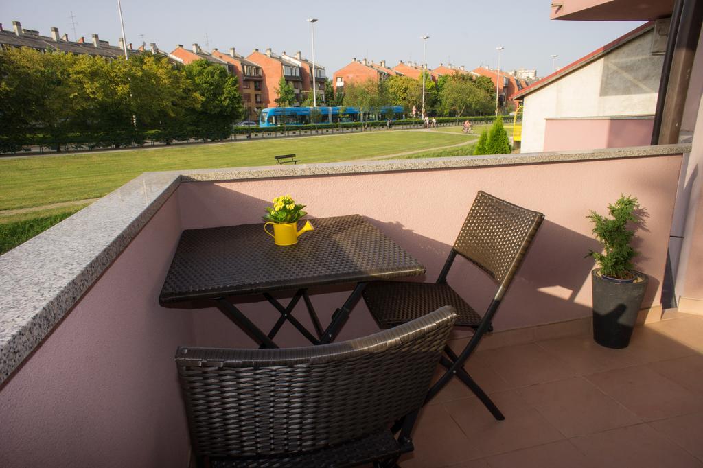Blue Lake Apartment Zagreb Bagian luar foto
